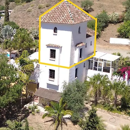 Castle Tower In Rural 'picasso' Apartment *