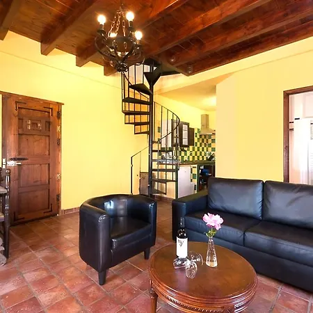 Castle Tower In Rural 'picasso' Apartment